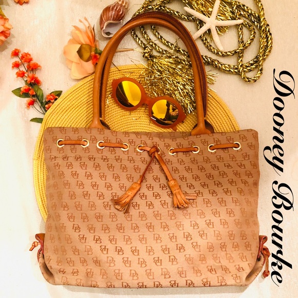 Dooney & Bourke Handbags - Dooney & Bourke Vintage Bag beautiful leather